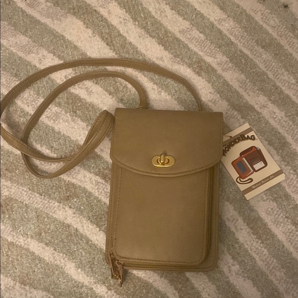 WonderBag Handbags - Tan WonderBag Crossbody